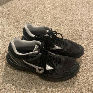 mizuno volleyball shoes